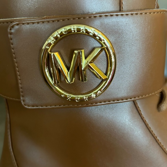 NWOB Michael Kors Tatum Tan Leather Boots w/Buckles - Picture 13 of 15